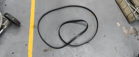 12年老车，更换发电机皮带，避免半路抛锚，花1300元值得吗？