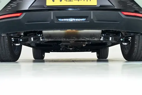 领克06 ：全球交付 突 破 30万台，30万份热爱，值 得 被 看 见！